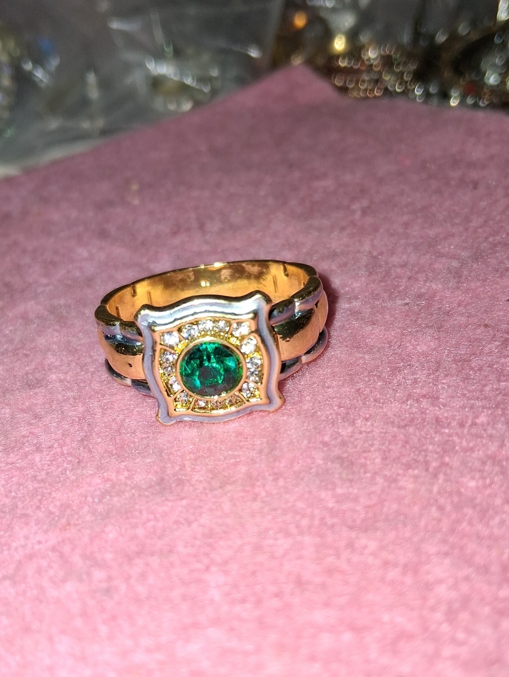 Vintage Gold Tone Women’s Ring with Green Center Stone